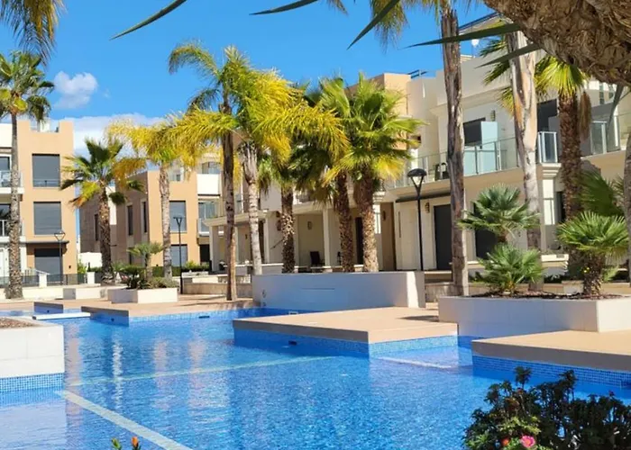 Apartamento Los Amigos, La Zenia Boulevard Area, 2 Bedrooms, Beautiful Swimming Pool.