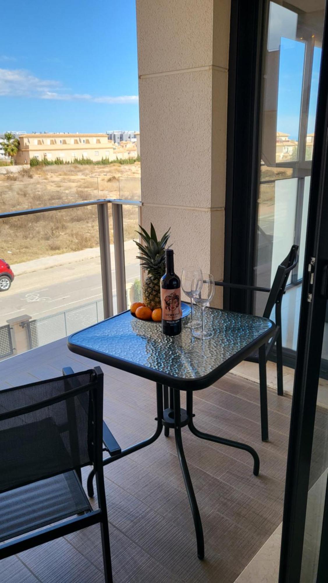 Amigos, La Zenia Boulevard Area, 2 Bedrooms, Beautiful Swimming Pool.
