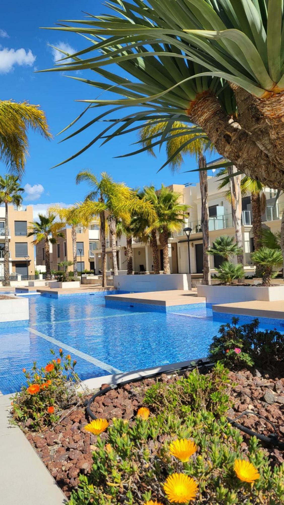 Amigos, La Zenia Boulevard Area, 2 Bedrooms, Beautiful Swimming Pool. Dehesa de Campoamor (Orihuela Costa)